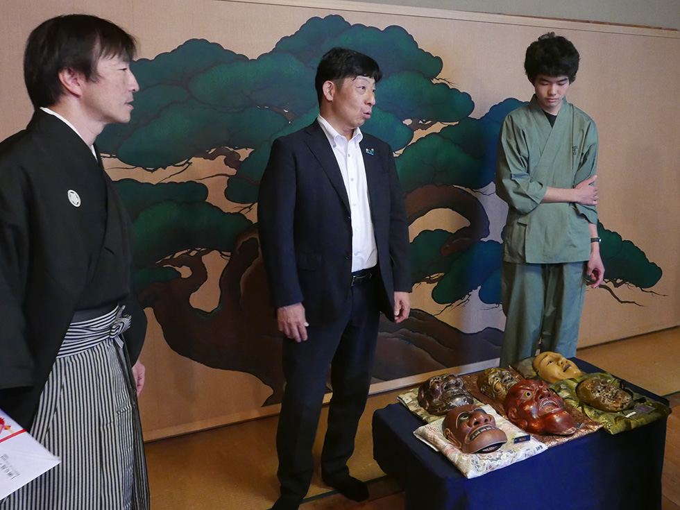 助成金贈呈式イメージ02