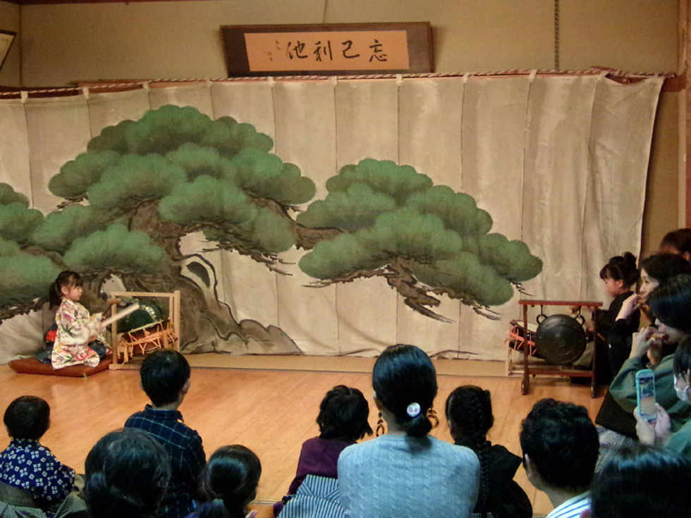 狂言親子教室発表会の様子1