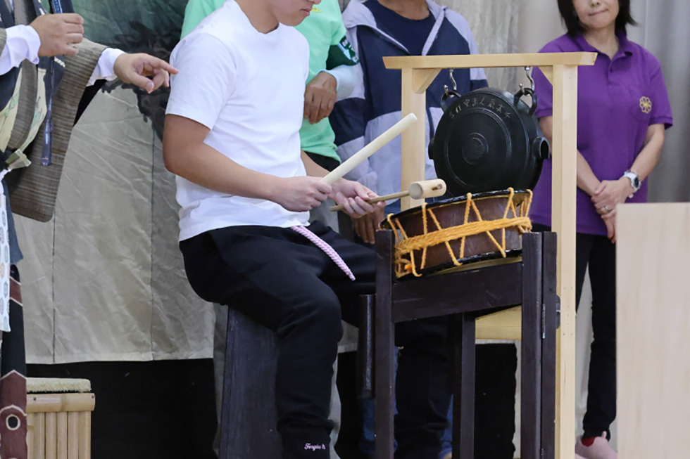 『勧修ふれあいの集い』鉦太鼓体験イメージ02